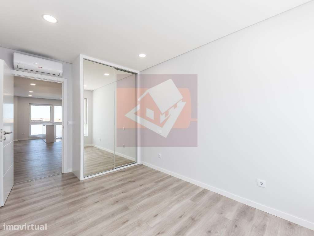Apartamento T1+1 em Casal de Cambra-12