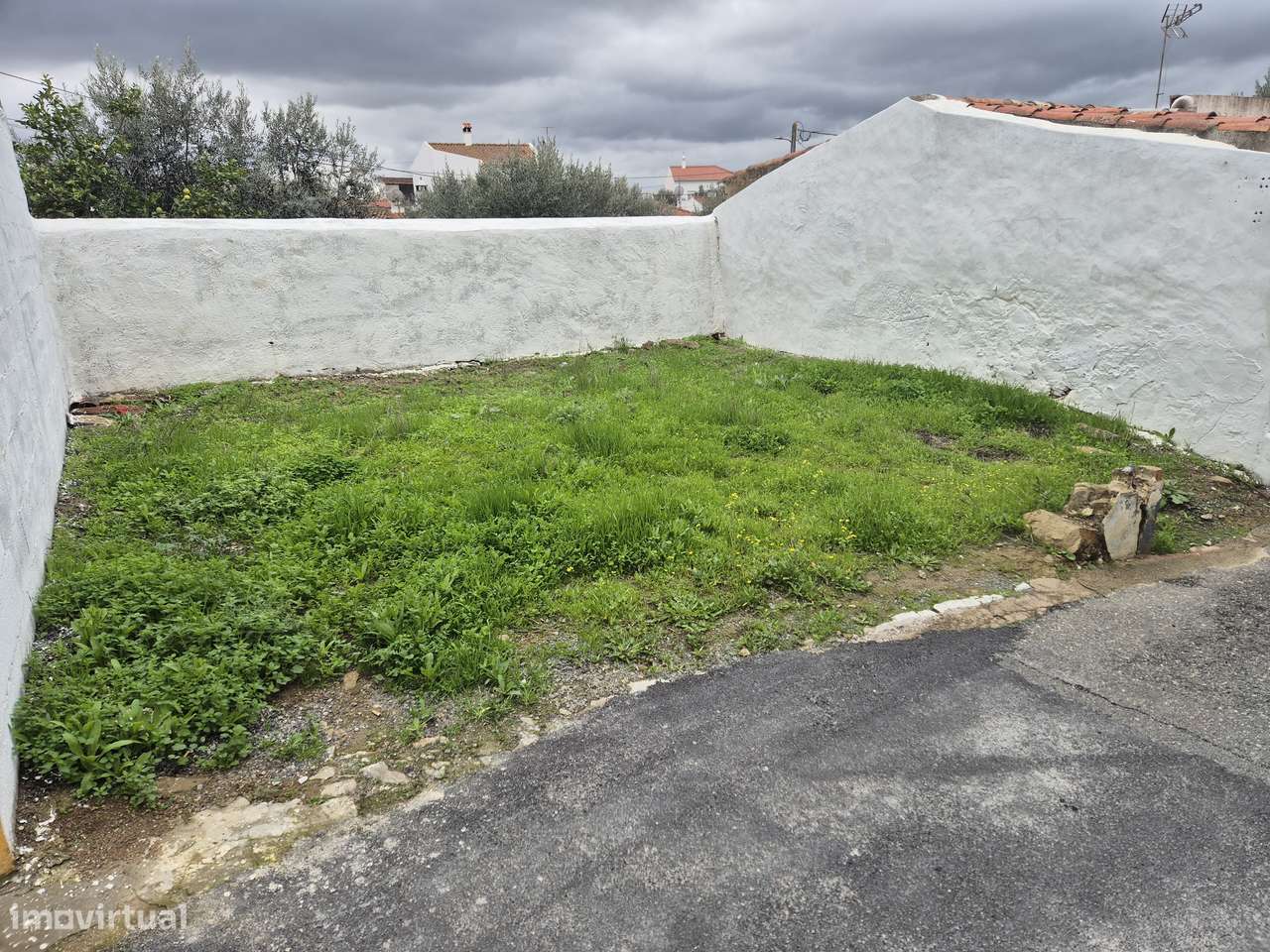 Lote urbano para moradia /r/c e 1o andar na Aldeia dos Fernandes - Grande imagem: 2/3