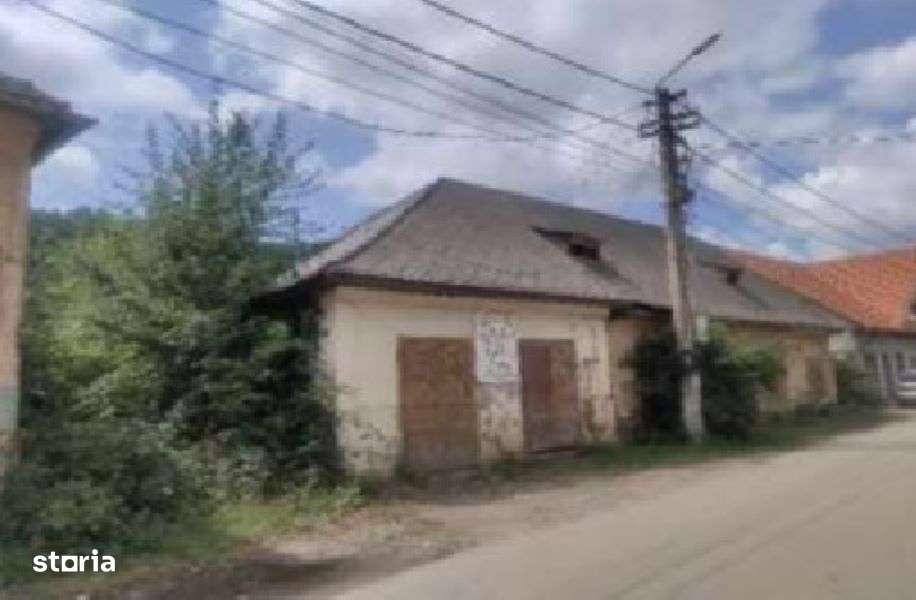 Vanzare apartament in casa veche si curte - Licitatie 14.10.2025-0