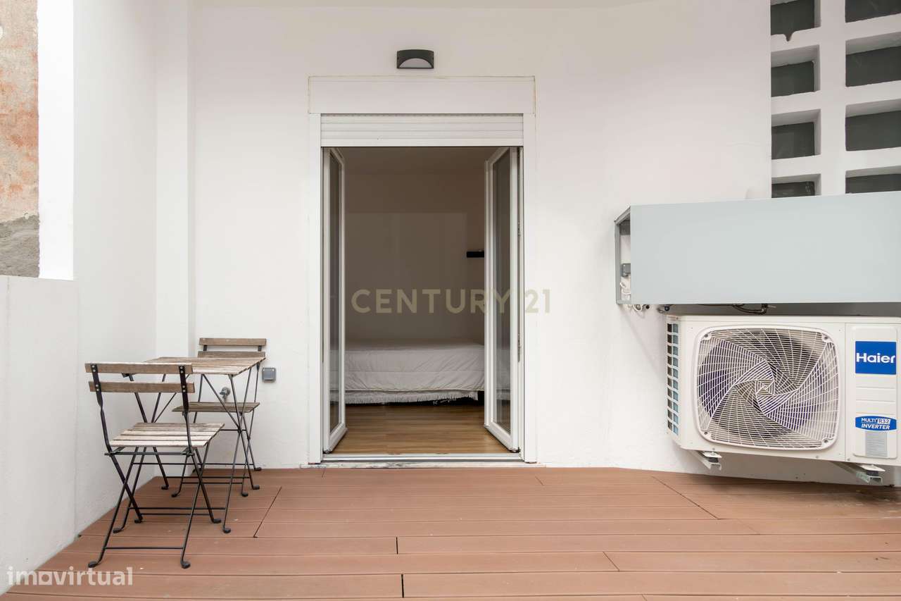 Apartamento Renovado com Terraço na Pontinha-13