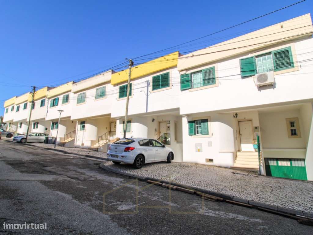 Moradia T3 nos Foros da Amora-40