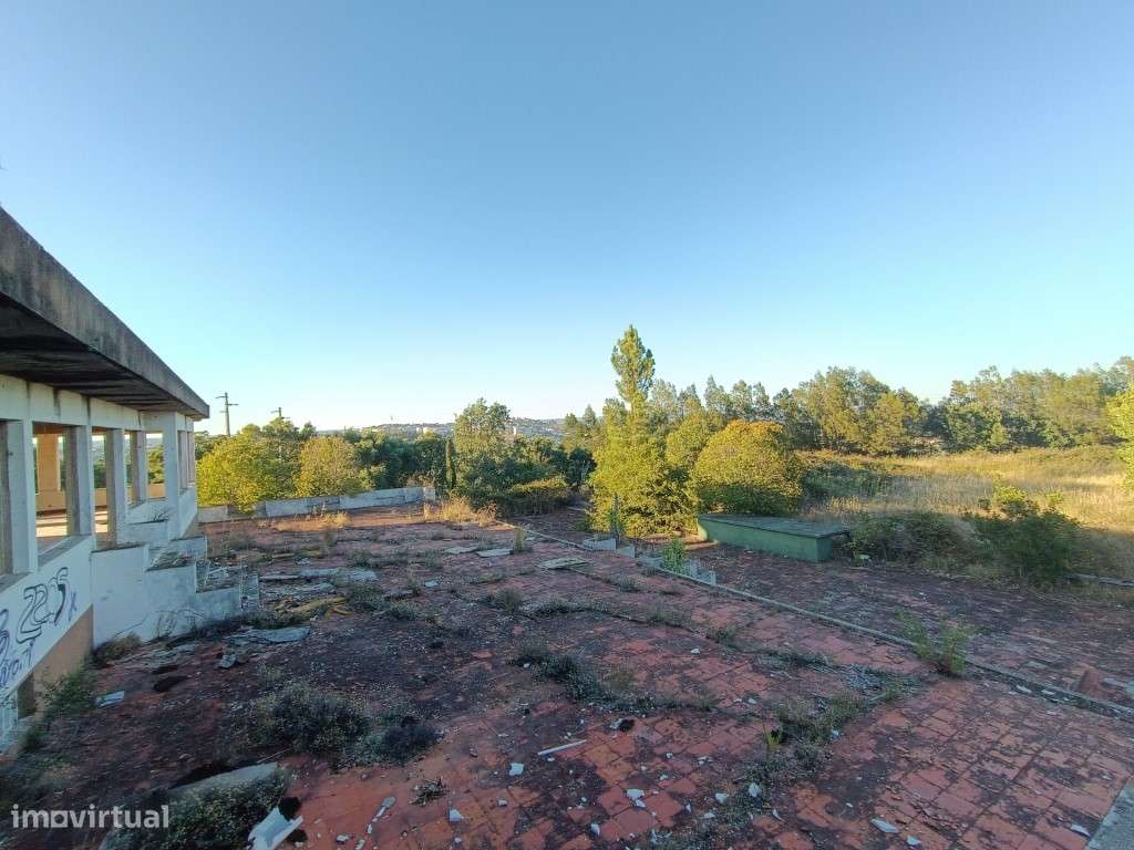 PRÉDIO PARA SERVIÇOS-9