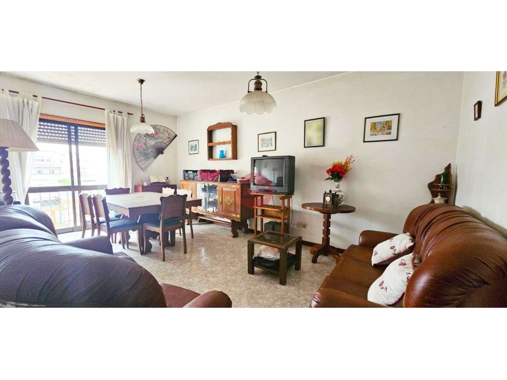 Moradia na Póvoa - Ampla, luminosa e com excelente potencial! - Grande imagem: 5/15