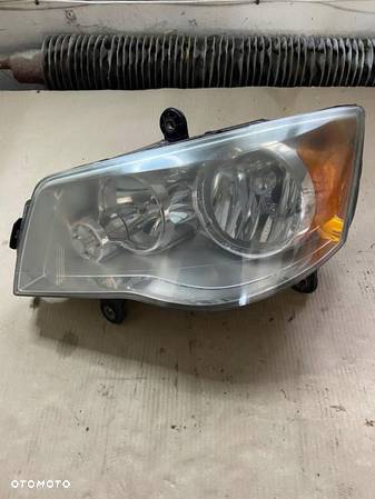 LAMPA LEWA CHRYSLER GRAND VOYAGER V TOWN COUNTRY 2007-2016 - 1