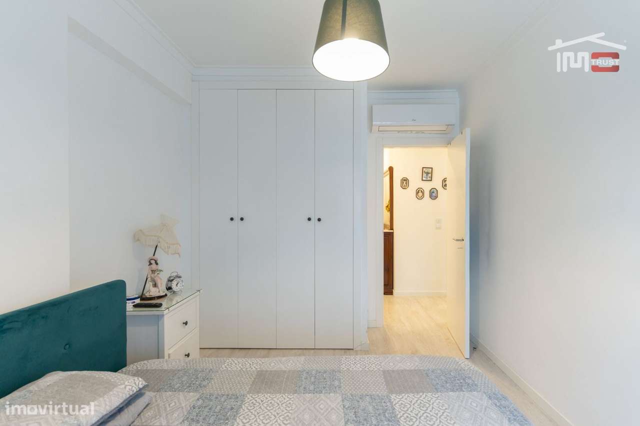 APARTAMENTO RENOVADO À VENDA EM MEM MARTINS - Grande imagem: 2/14