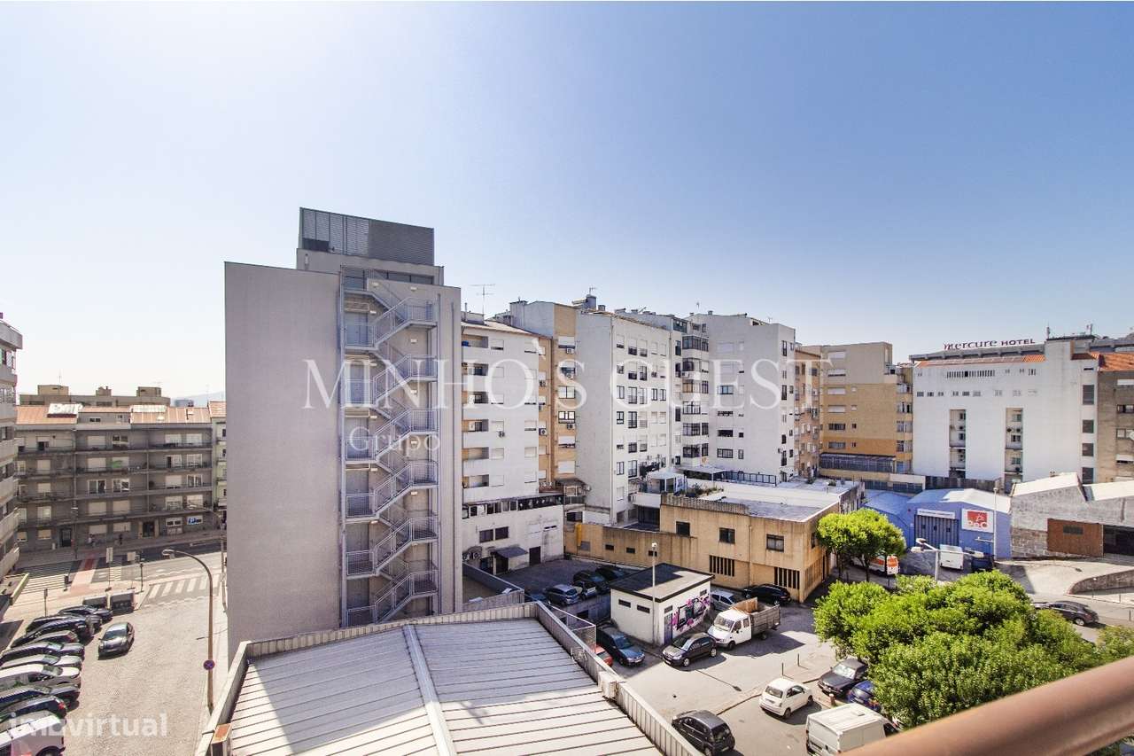 Apartamento T3 de último andar c/ varanda e vista para Av. Liberdade - - Grande imagem: 5/28