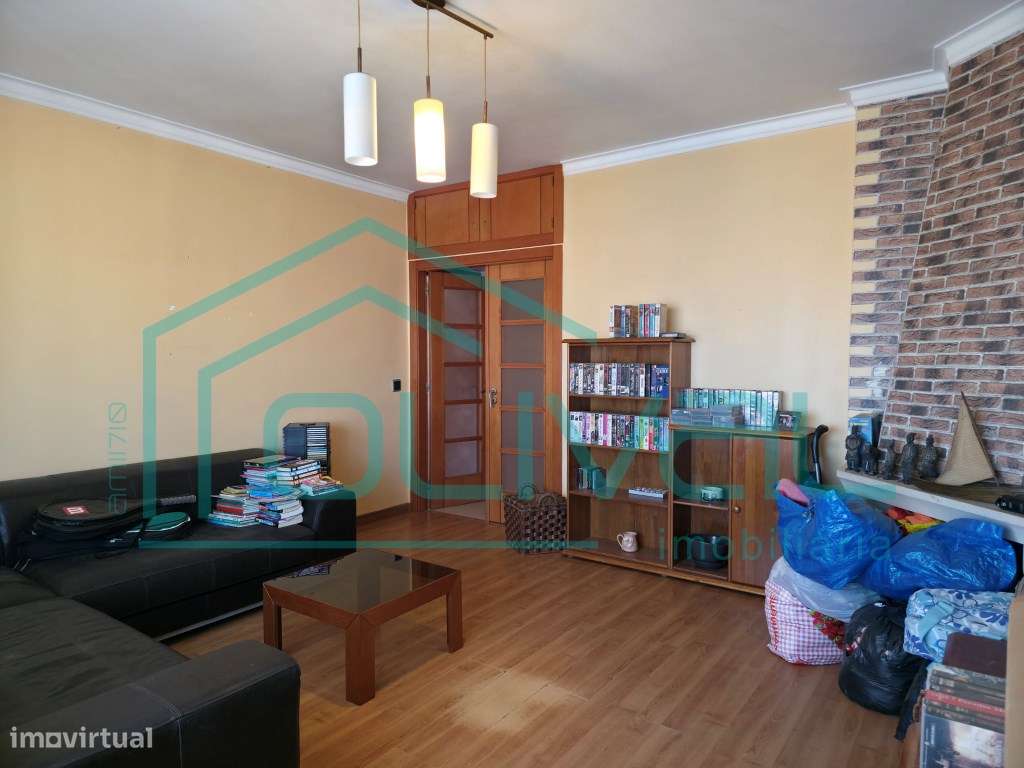 Alverca apartamento T4 transformado em T3 próximo do continente e M... - Grande imagem: 4/17