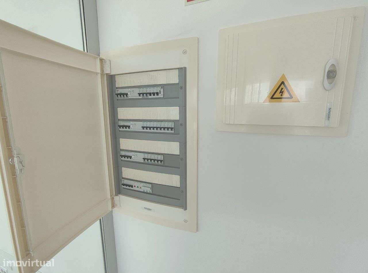 Armazém/fábrica com licenciamento industrial em Castelo de Paiva-26