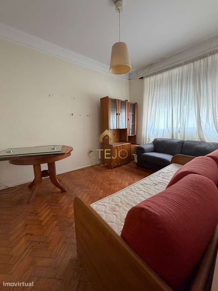 Apartamento T3 com vistas urbanas em Penha de França, Lisboa-7