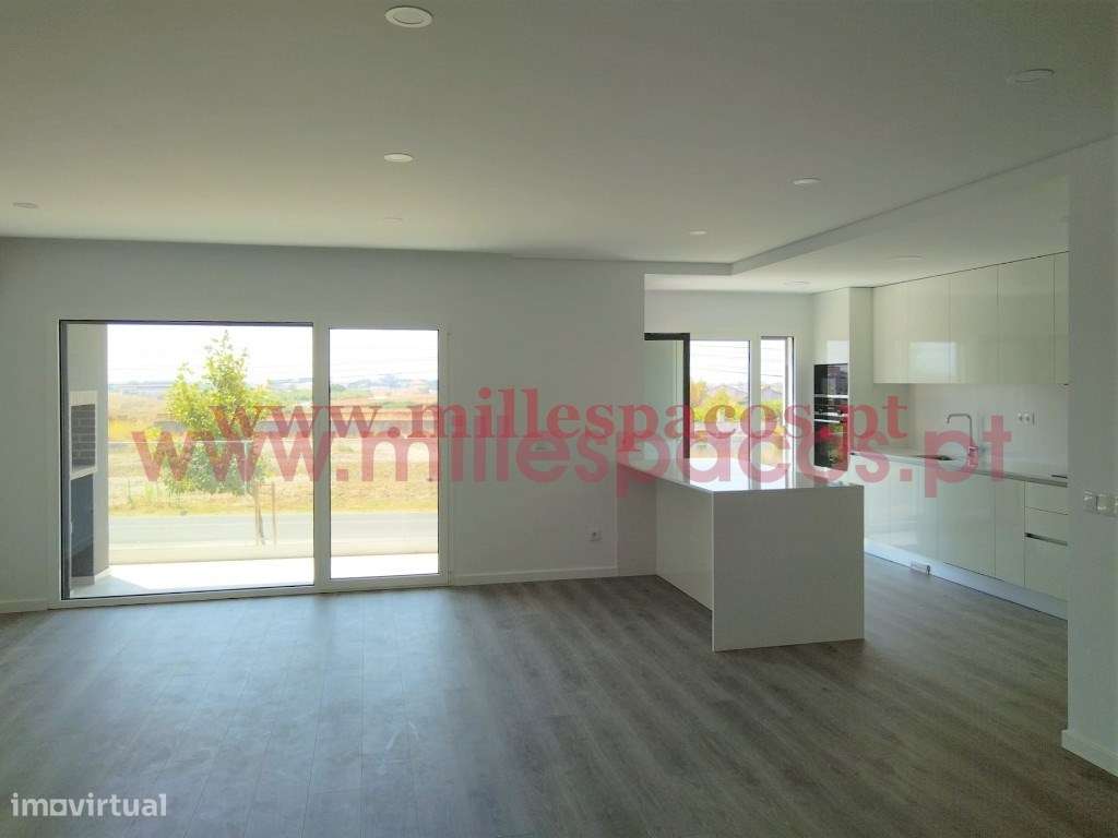 T4 Enorme Box 2 carros - Grande imagem: 2/15