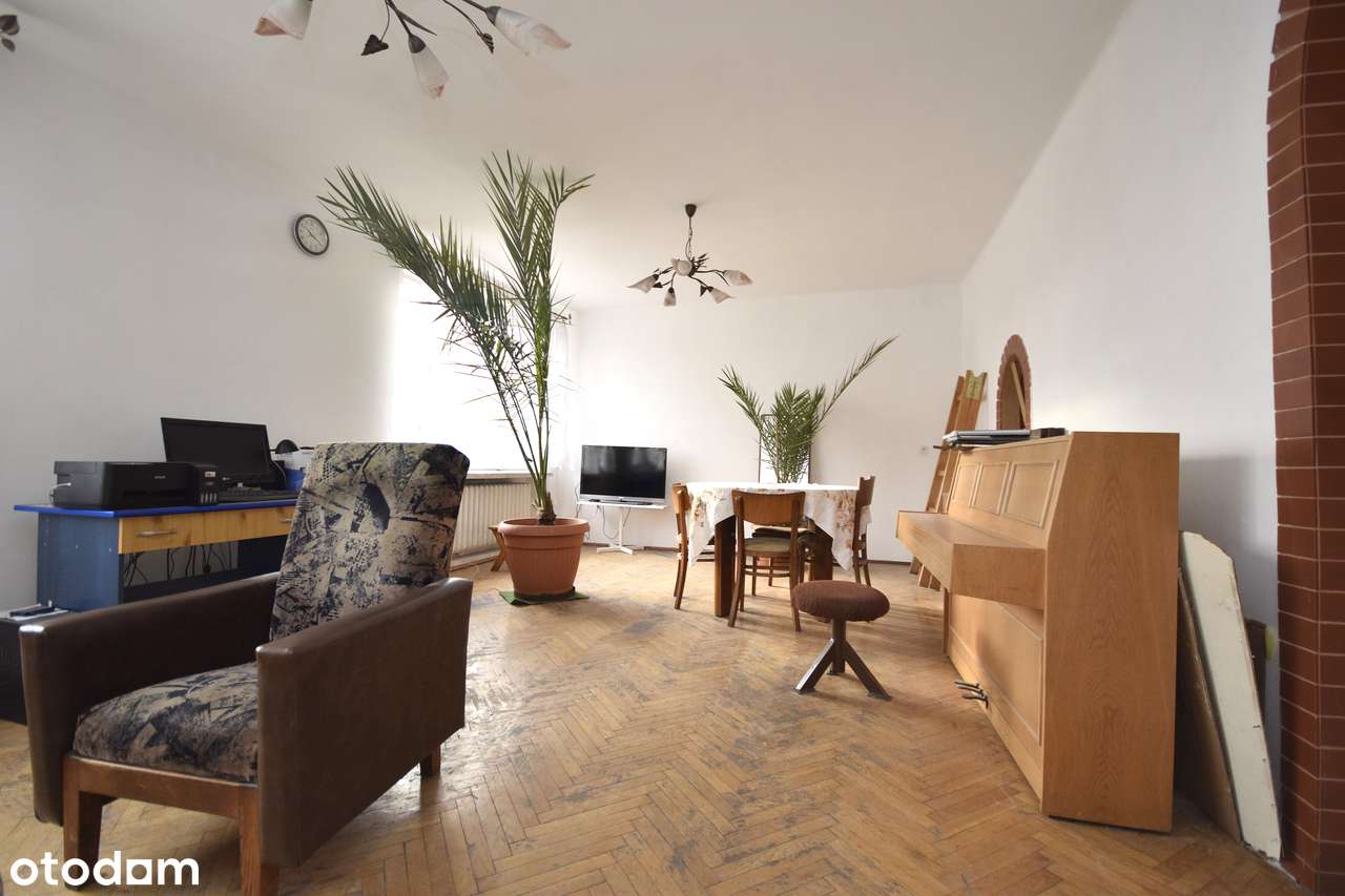 Zamieszkaj w centrum Jaworzna! Idealna okazja na własny dom!-1