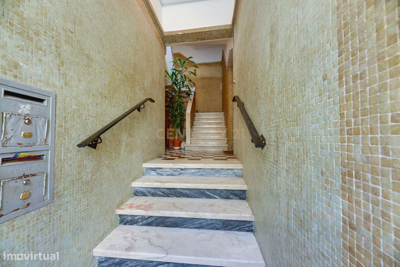 Apartamento T2 Renovado  na venda Nova -  Amadora-17