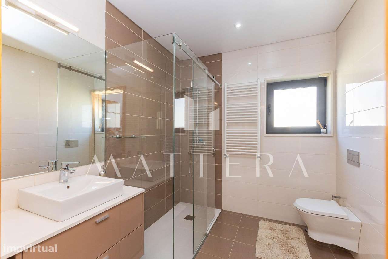Moradia térrea T2+1 com jardim e garagem | Grijó-16