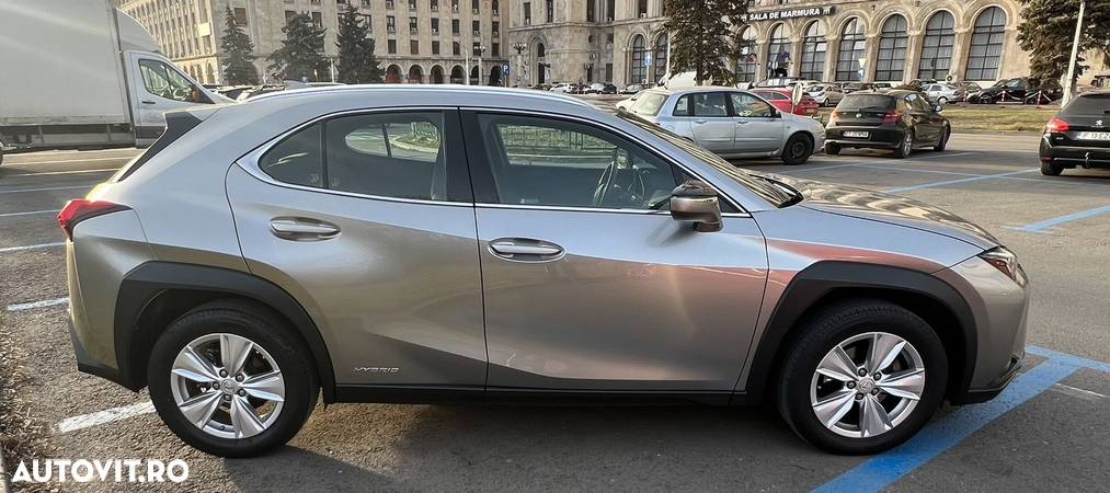 Lexus UX 250h 2.0L HEV 20H- (178 HP) 4X2 CVT Business - 4