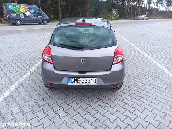 Renault Clio 1.2 16V Arctica - 6