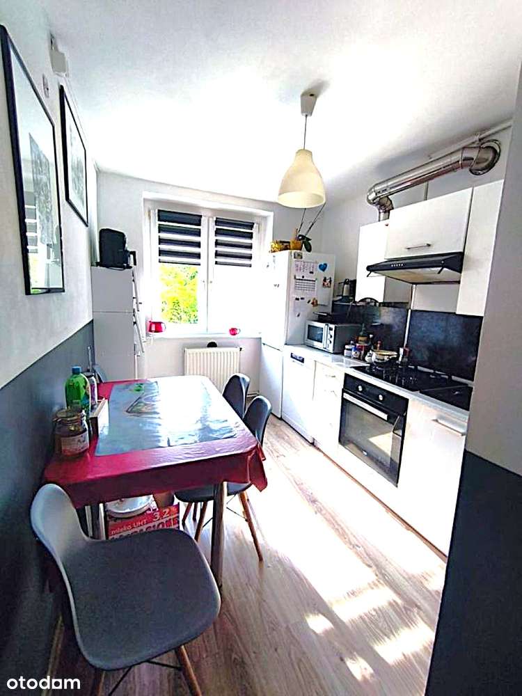 2 pokoje na I piętrze z balkonem i parkingiem w niskim bloku - BIELANY-0