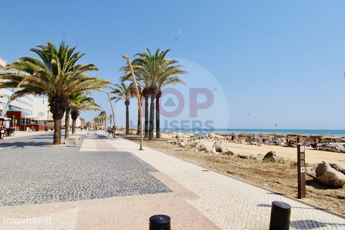 Viva o privilégio de estar na 1ª linha de Mar em Quarteira!-31