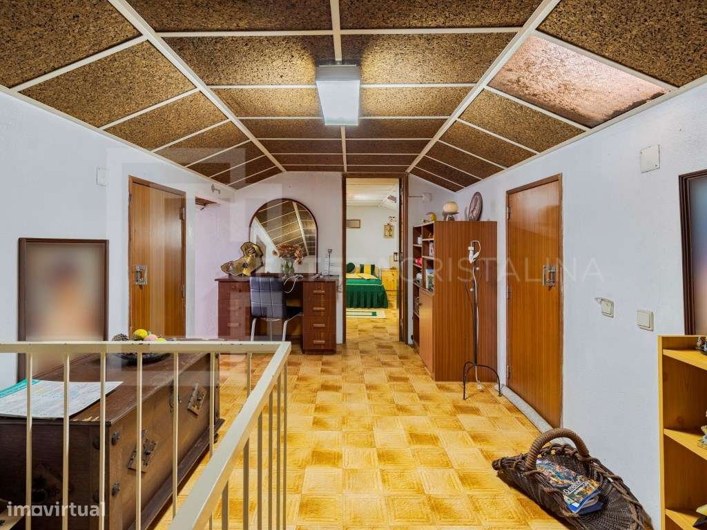 Moradia T3 com lareira, Garagem sótão e logradouro no Barreiro-17