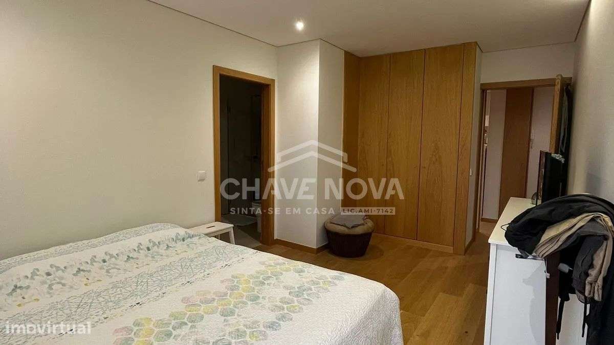 Apartamento T4 Duplex de Excelência – Paranhos-15
