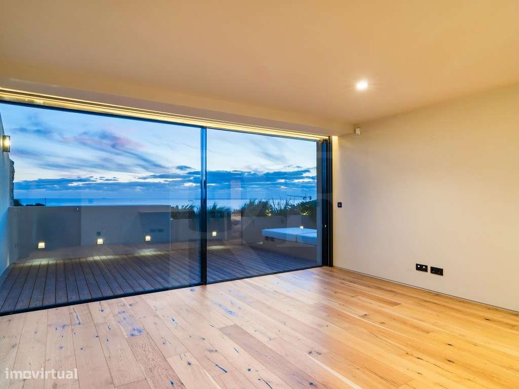 Moradia T5 com acabamentos de luxo e vista panorâmicas sobre a Baia...-27