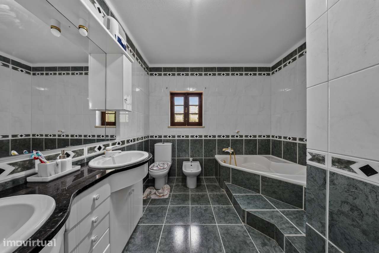 MORADIA T4 C/ GARAGEM FECHADA | MINDE - ALCANENA-20
