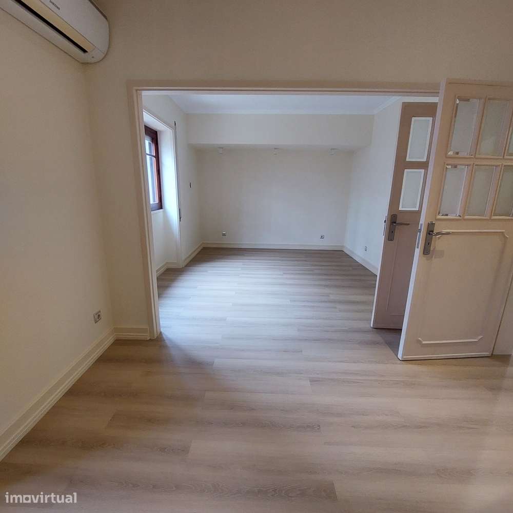 Apartamento T4 com 3 casas de banho e garagem-13