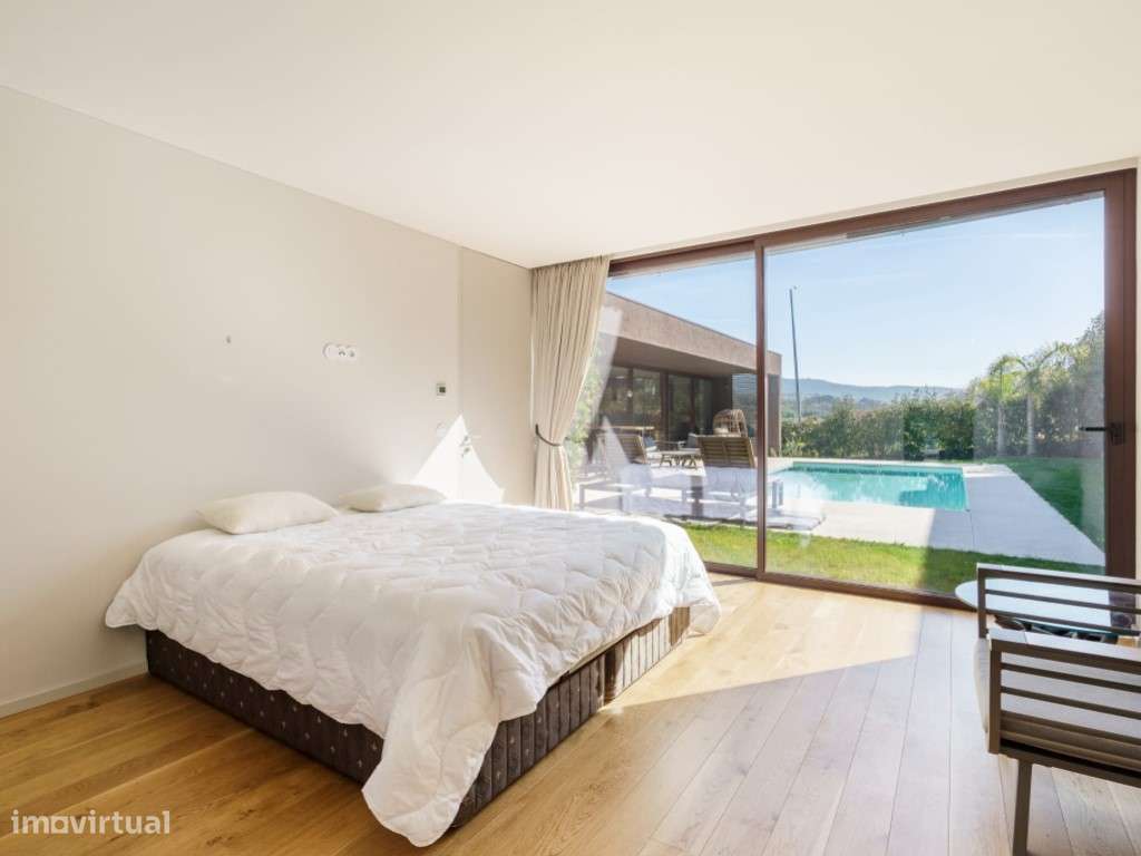 Moradia Exclusiva V4 com Piscina aquecida-27