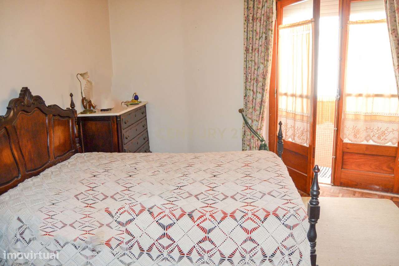 Edifício para Recuperação em Leiria - 5 Quartos e 3 WC - Grande imagem: 4/10