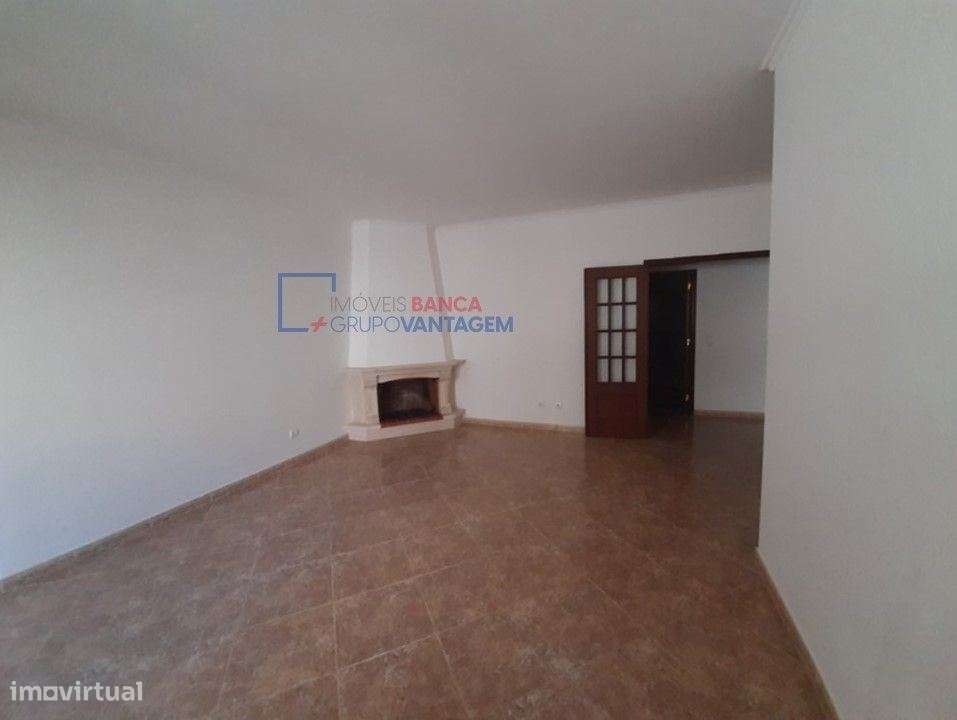 T2 com parqueamento e arrecadação, para venda em Santarém - Grande imagem: 3/13