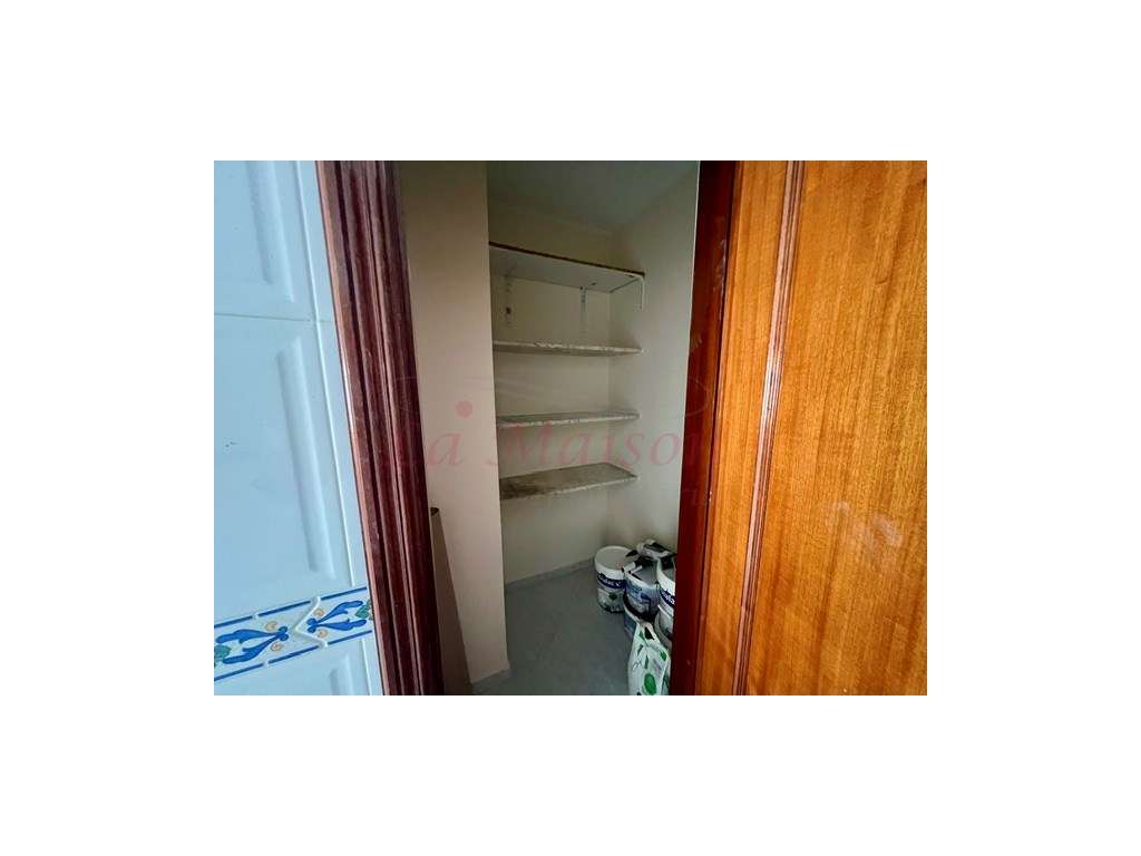 Apartamento T2 com parqueamento em Algueirão - Mem Martins-5