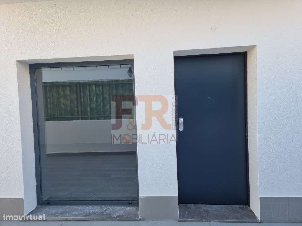 Moradia Geminada T3 com garagem e Terraço Quinta do Conde Sesimbra-11
