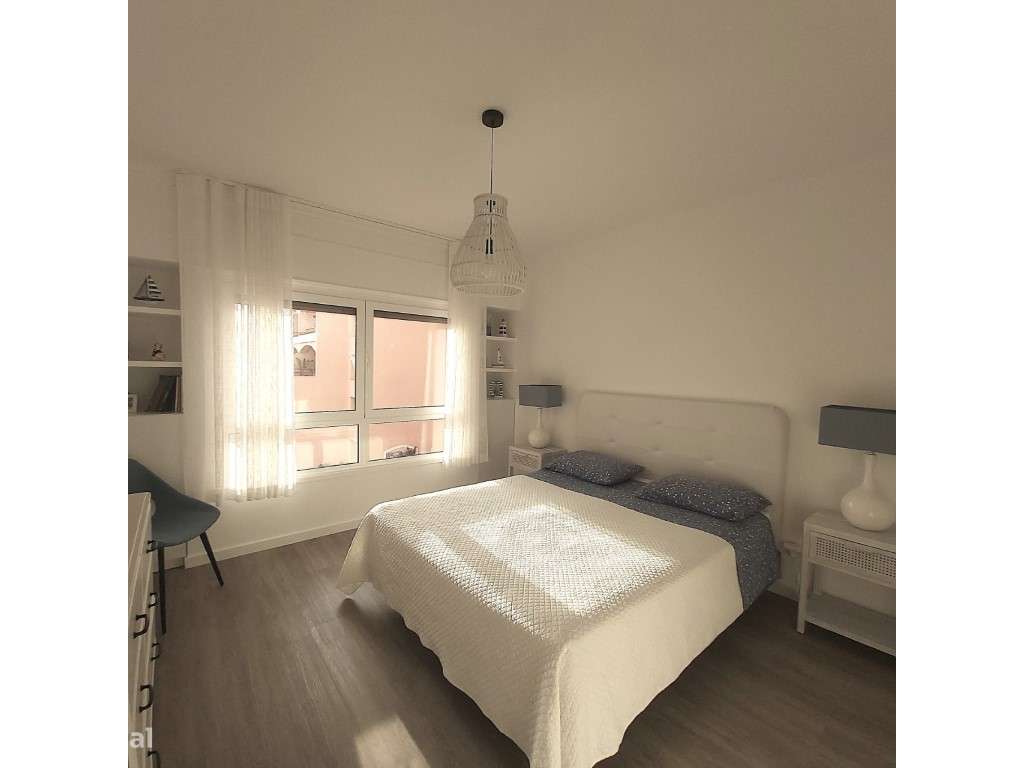 T2 remodelado em condomínio com piscina e campo de ténis-28