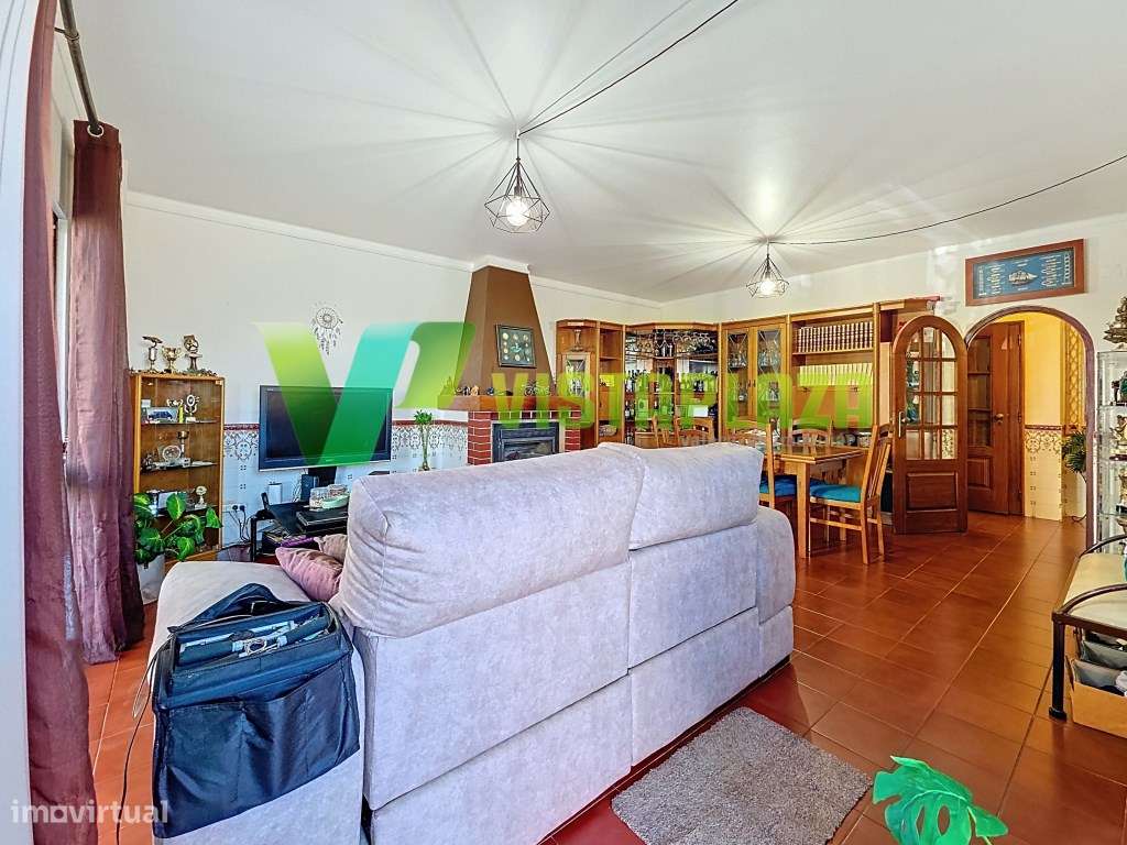 Moradia com Garagem e Piscina de Água Salgada em Zona Tranquila de ... - Grande imagem: 4/26