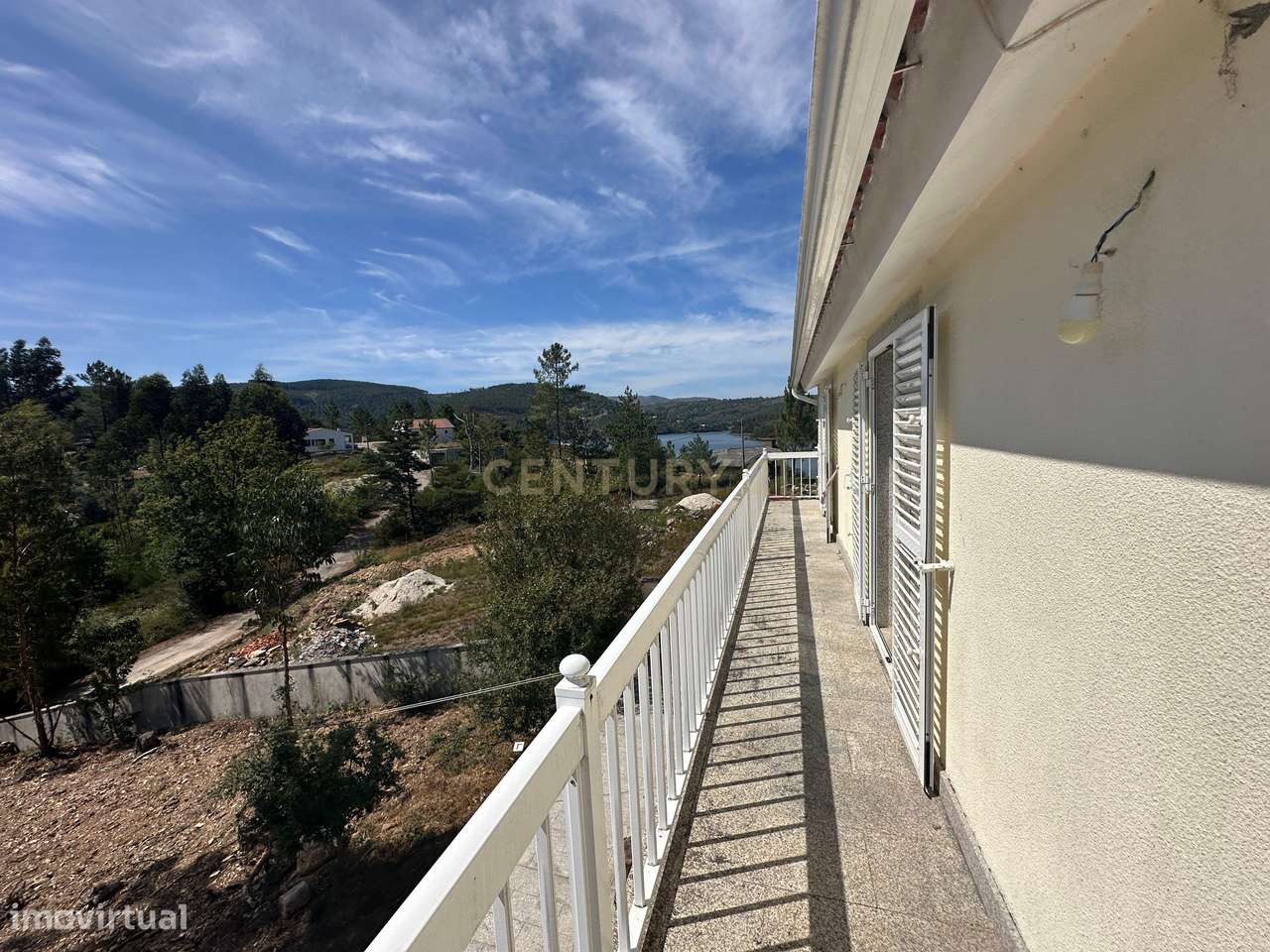 Moradia Exclusiva em "Ilha" Privativa na Albufeira de Venda Nova – Ger-18