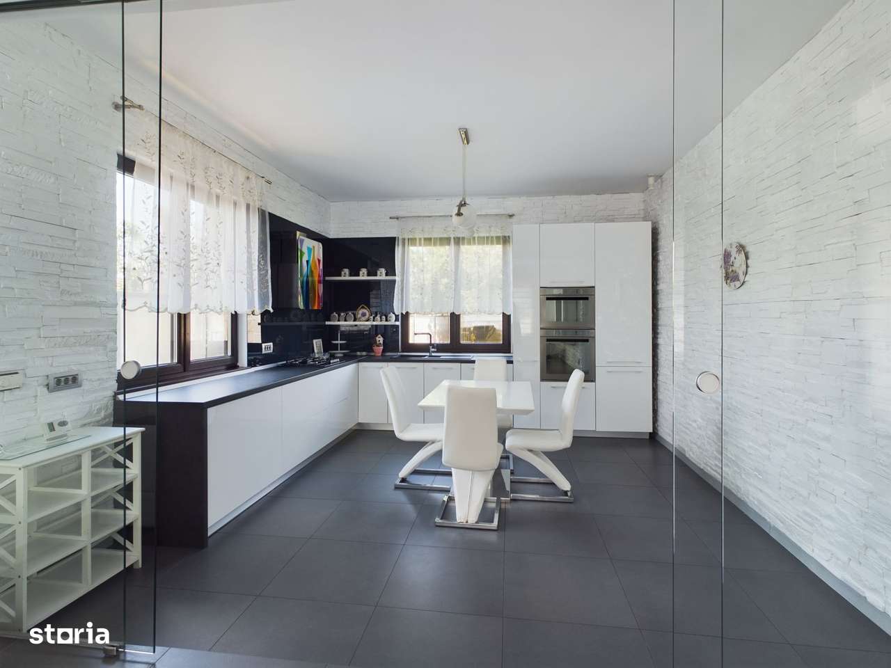 Vilă modernă cu 5 camere Curtici - Imagine principală: 4/20