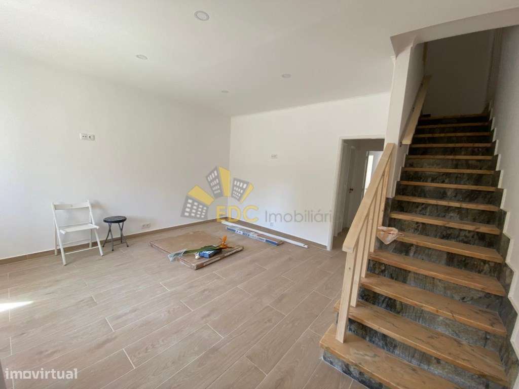 Moradia T3 - Remodelada com 2 frentes no centro de Mem Martins | Nã...-16