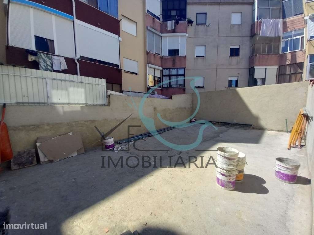 Apartamento T1 com Logradouro Privativo na Baixa da Banheira-11