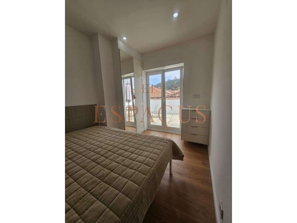 Apartamento T2 com Terraço no Coração do Centro Histórico-17