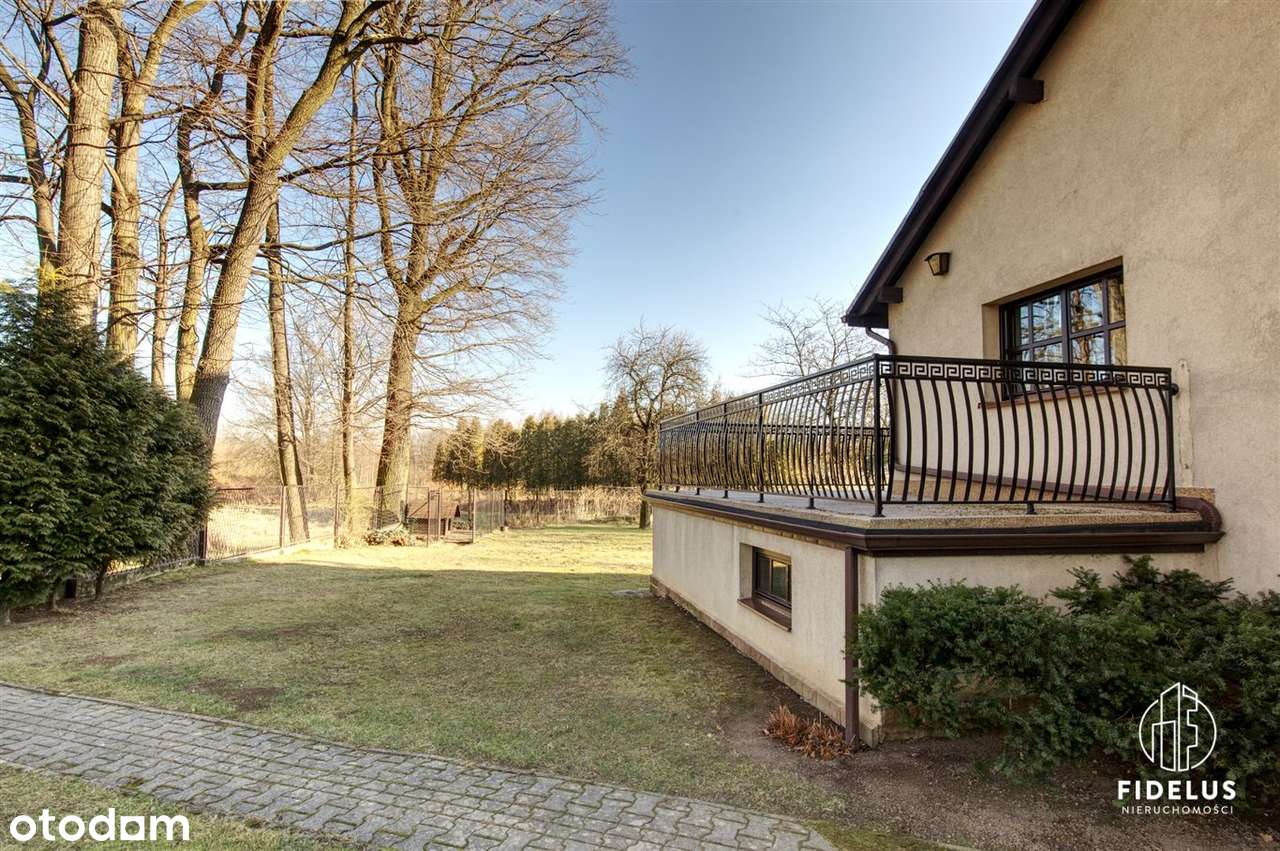 Dom w Kętach w stylu willi podmiejskiej-3