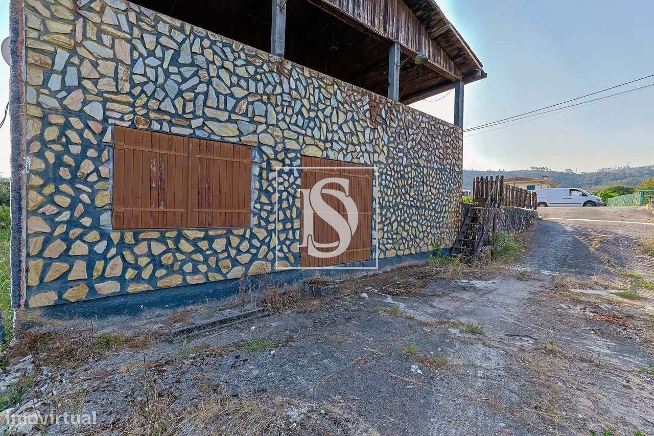 Moradia T4 c/ 376 m², jardim e riacho-21