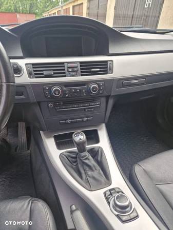 BMW Seria 3 318d DPF Touring Edition Sport - 18