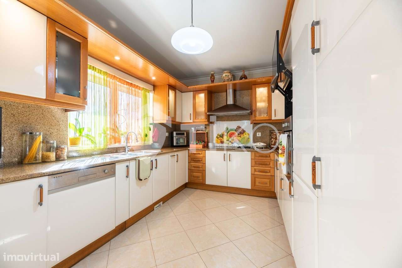 Moradia, 342 m², Charneca de Caparica e Sobreda-11