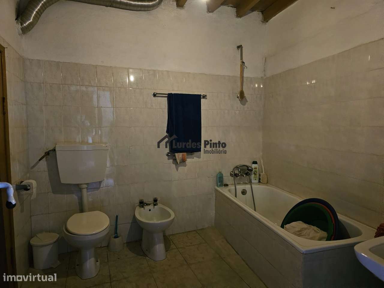 Moradia com dois pisos e logradouro-8