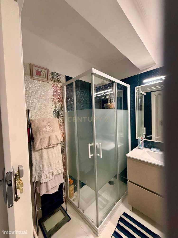 T3 com Excelente Localização – Mem Martins-14