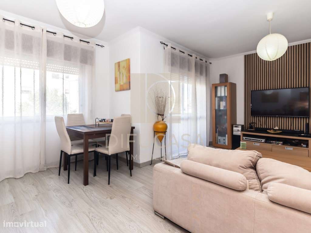 R363 APARTAMENTO T3 1º ANDAR AMORA-4