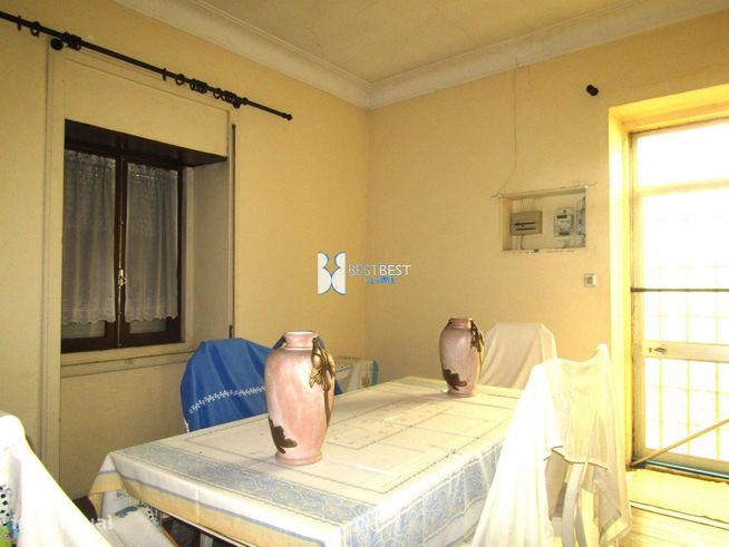 DUAS MORADIAS PARA RESTAURO,MAIS  TERRENO ( 3 ART.MATRICIAIS ),JUNTO C-28