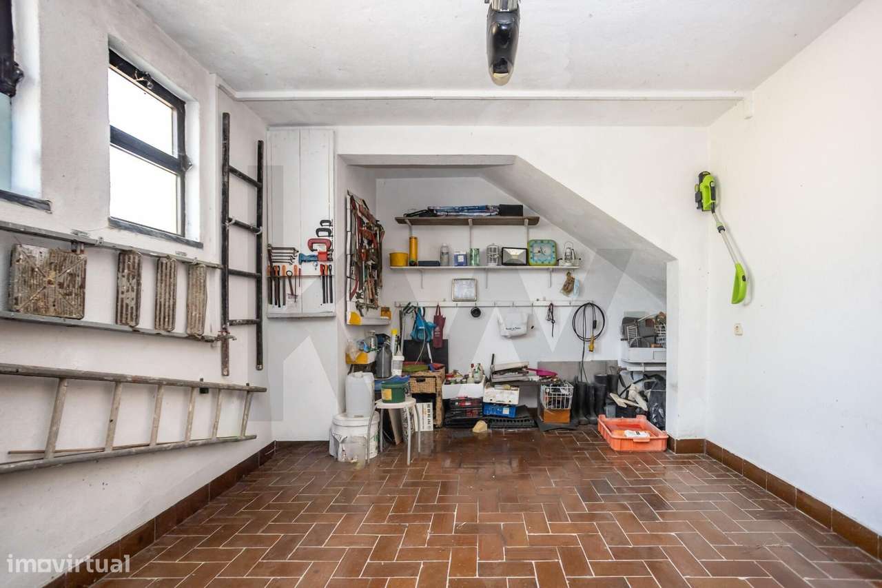 Fantástica Moradia T4 (10 Divisões) com Terreno de 869 m2 – Imenso Pot-4