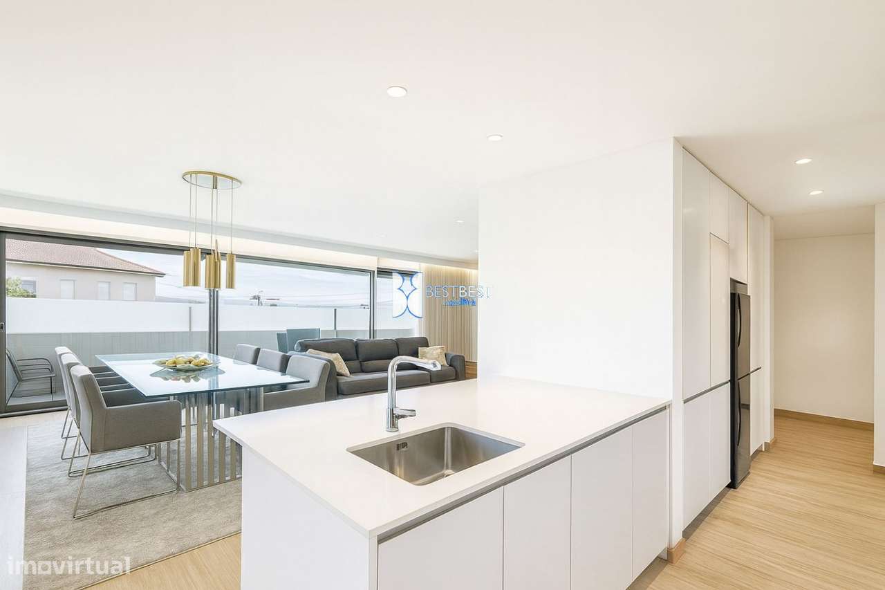 EXCELENTE T3, VARANDAS, TERRAÇOS E GARAGEM DUPLA–CALENDÁRIO,FAMALI - Grande imagem: 4/21