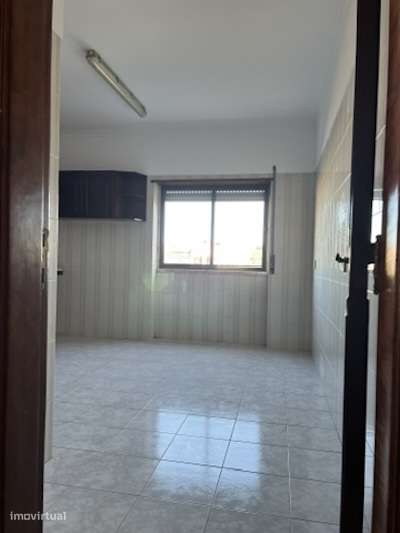Apartamento T2 para arrendar nos Foros da Amora - Grande imagem: 5/22