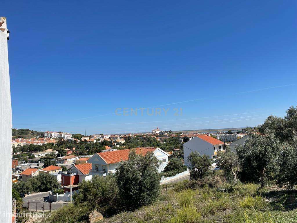 Terreno com Excelente Moradia T4 em construção - Grande imagem: 2/22